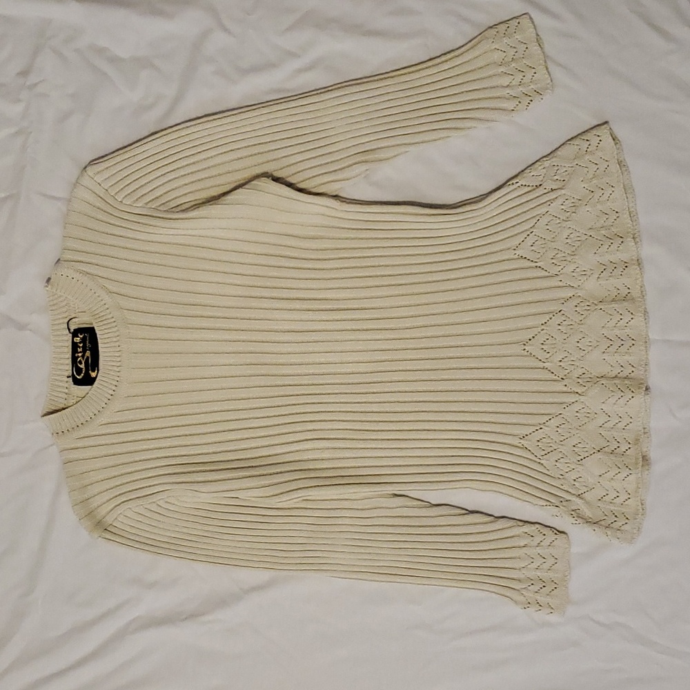 Cream colored 3/4 sleeved sweater